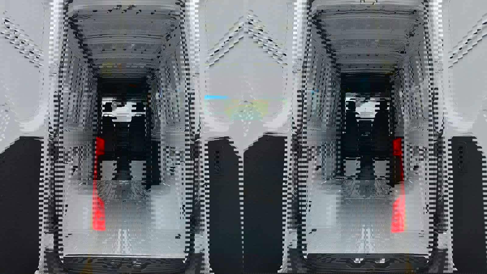 Used 2024 Mercedes-Benz Sprinter 4500 image 21