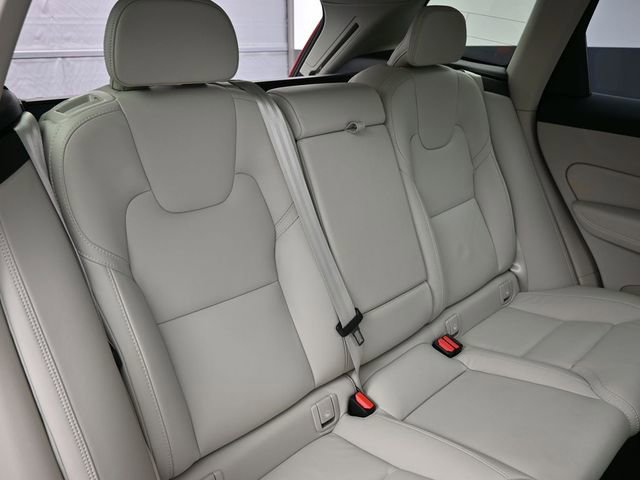 Used 2023 Volvo XC60 B5 Ultimate w/ Protection Package Premier FWD image 32