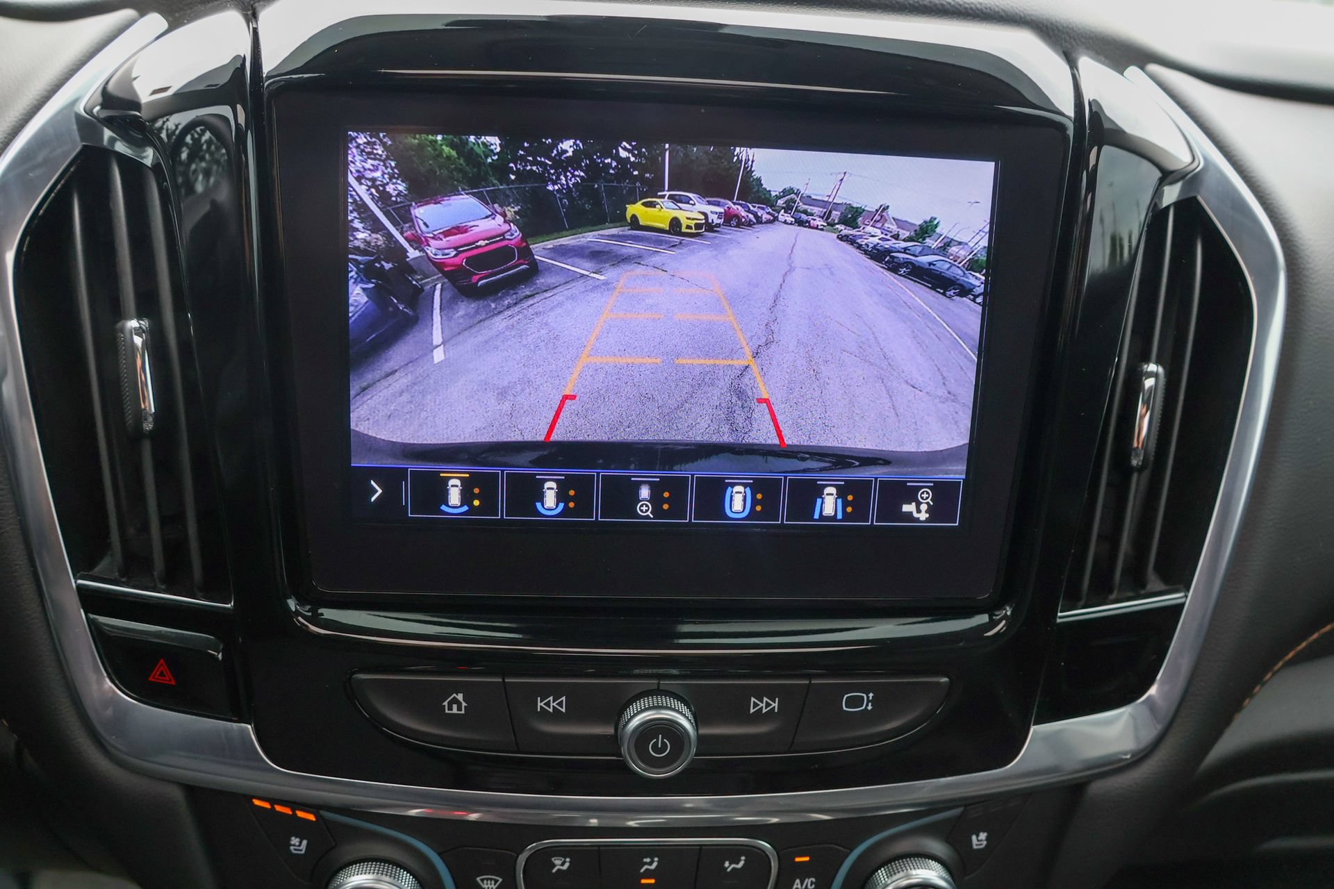 Used 2021 Chevrolet Traverse Premier w/ Redline Edition AWD/4WD image 37