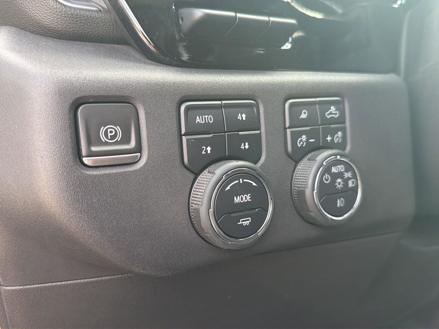Used 2023 Chevrolet Silverado 1500 High Country w/ Technology Package AWD/4WD image 21