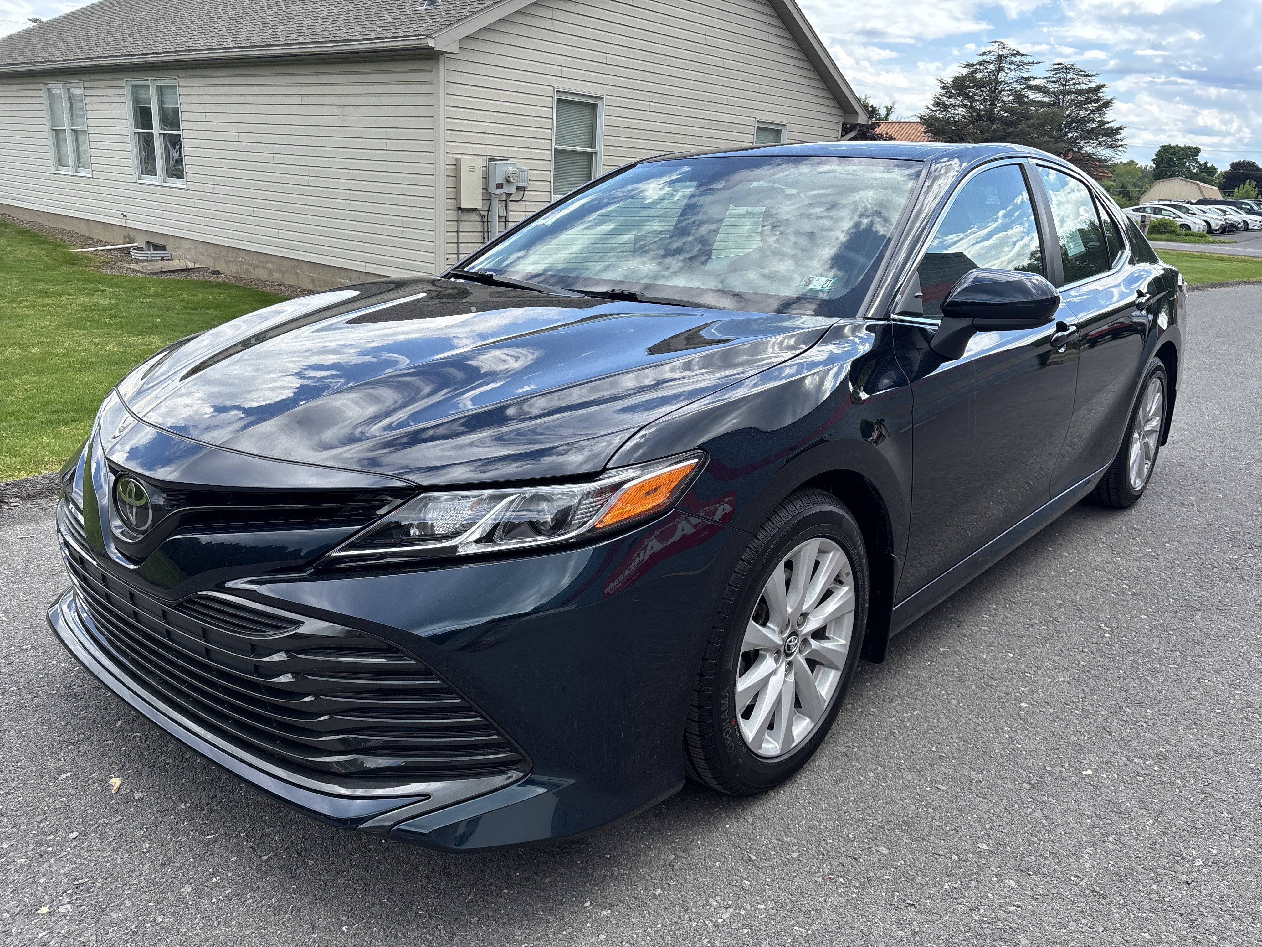Used 2020 Toyota Camry LE FWD image 8