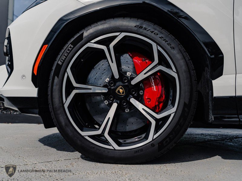 Used 2025 Lamborghini Urus SE image 29