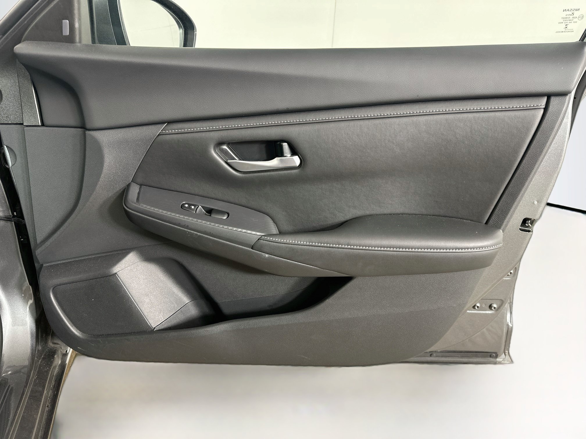 Used 2025 Nissan Sentra SV FWD image 30