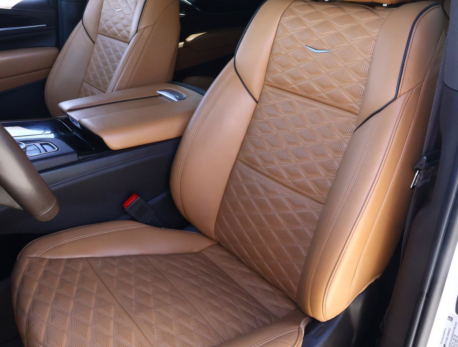 Used 2021 Cadillac Escalade Premium Luxury RWD image 18