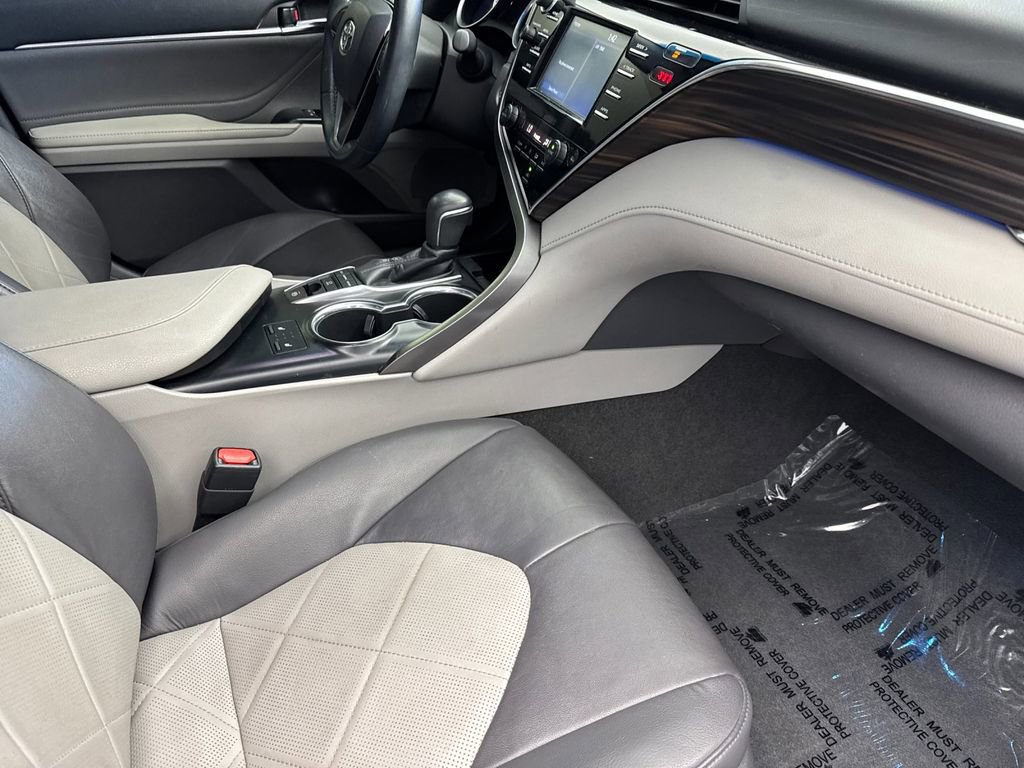 Used 2018 Toyota Camry XLE image 14
