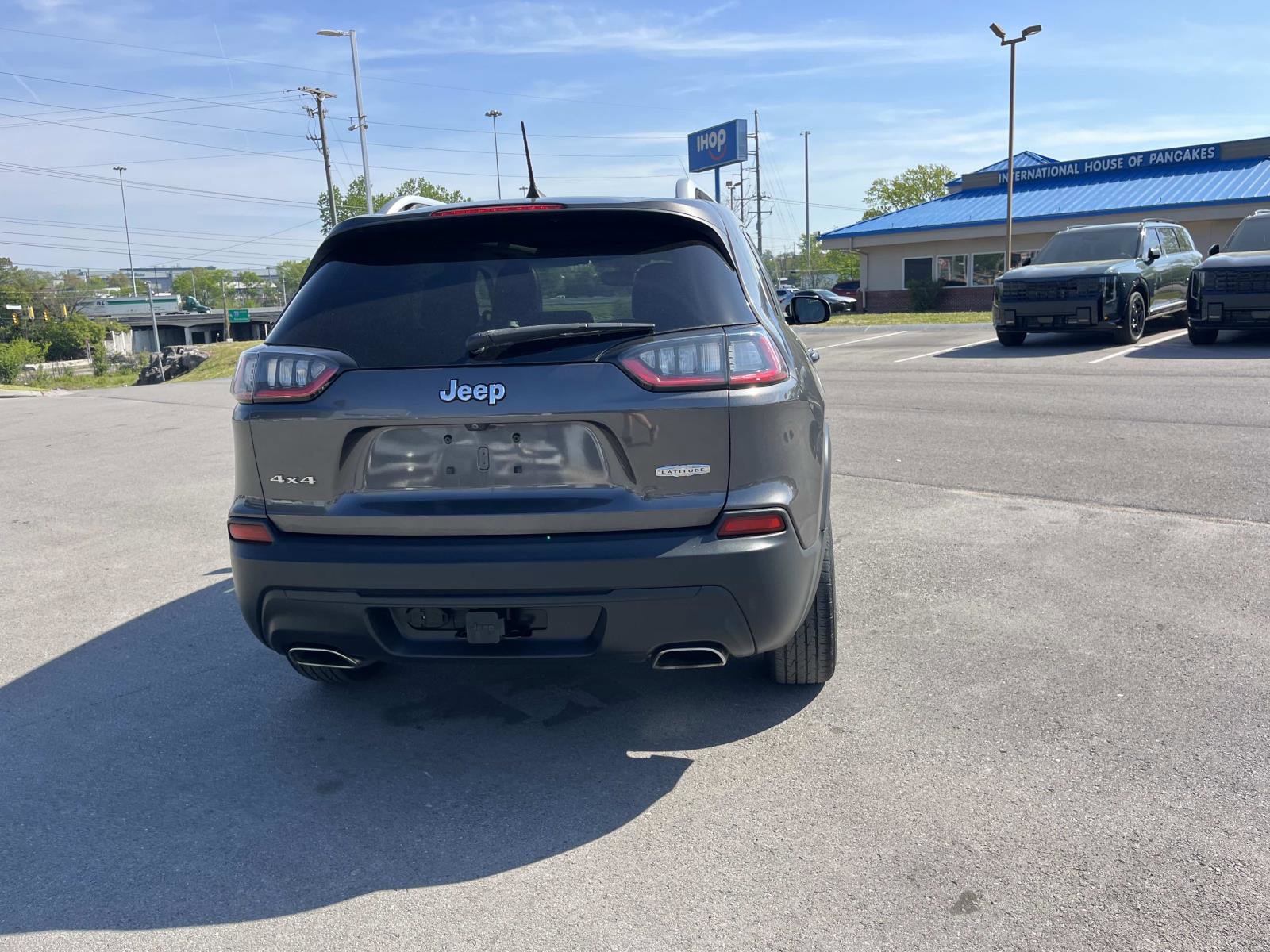 Used 2019 Jeep Cherokee Latitude Plus w/ Comfort/Convenience Group image 4