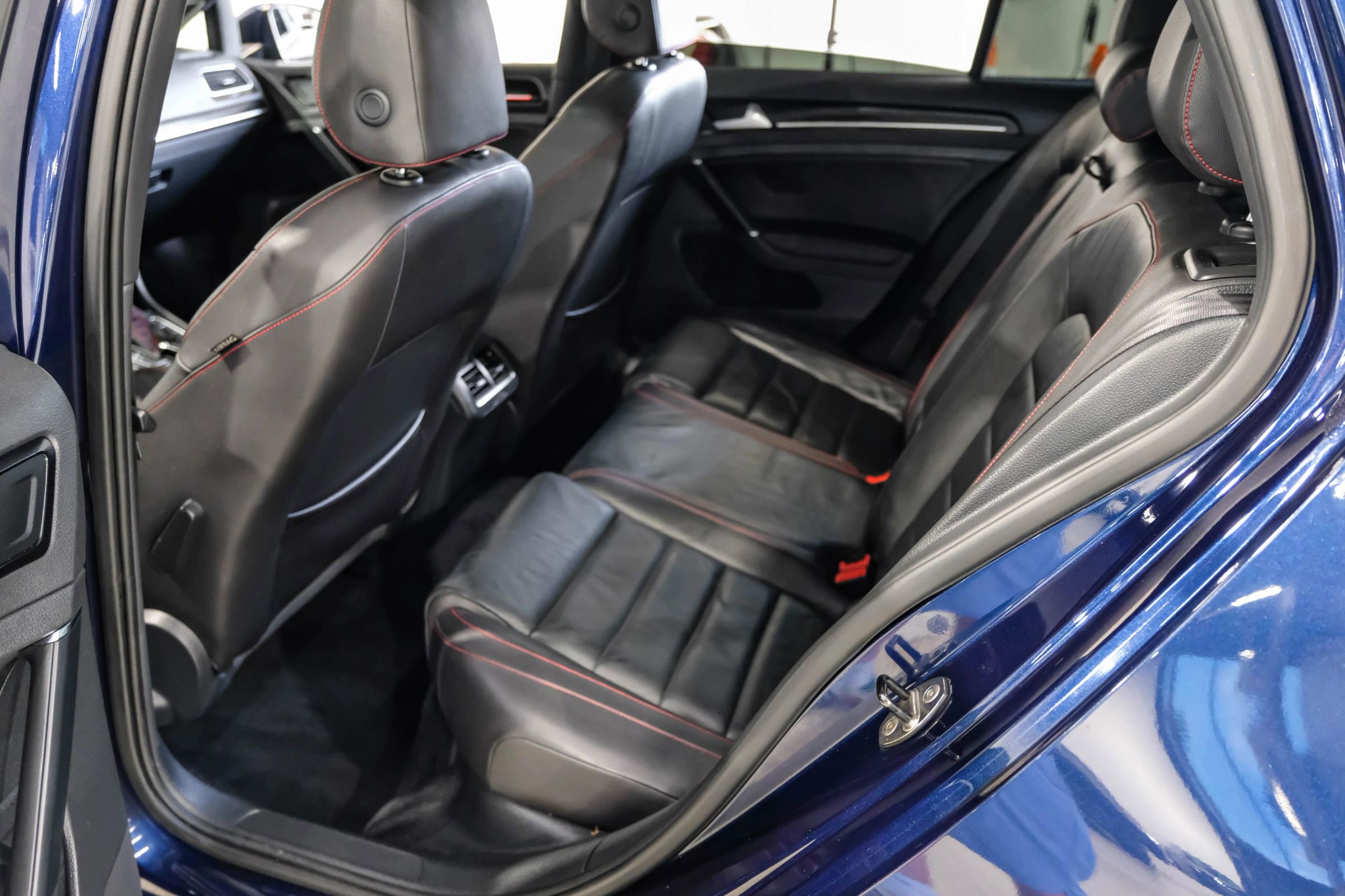 Used 2015 Volkswagen GTI SE FWD image 44