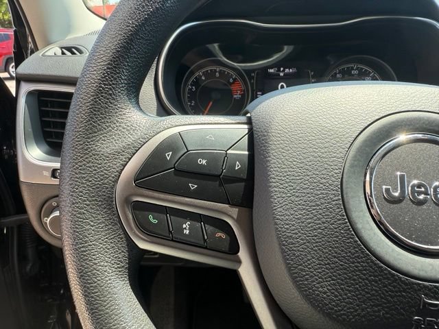 Used 2021 Jeep Cherokee Latitude AWD/4WD image 32