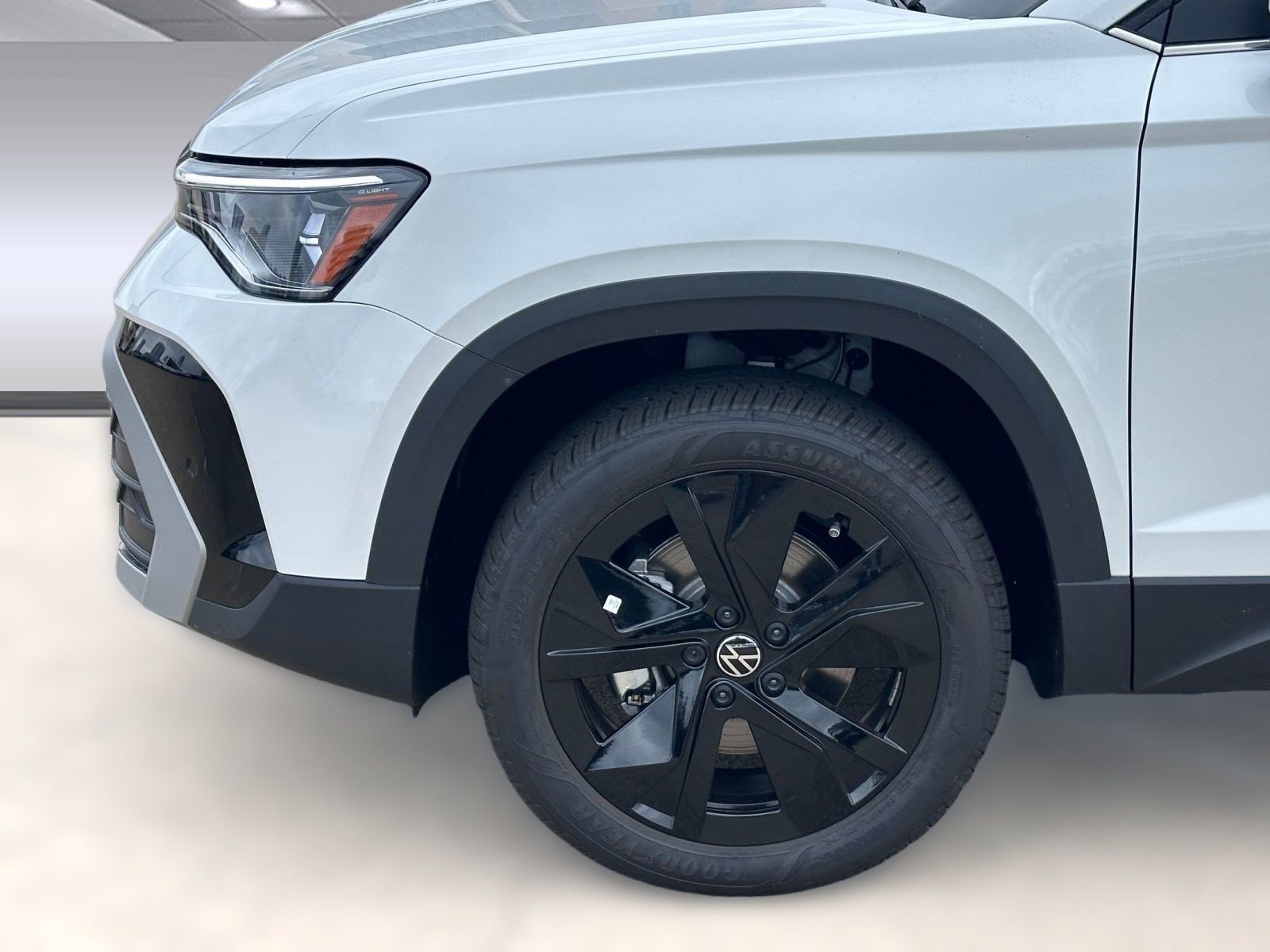 New 2026 Volkswagen Taos SE image 10