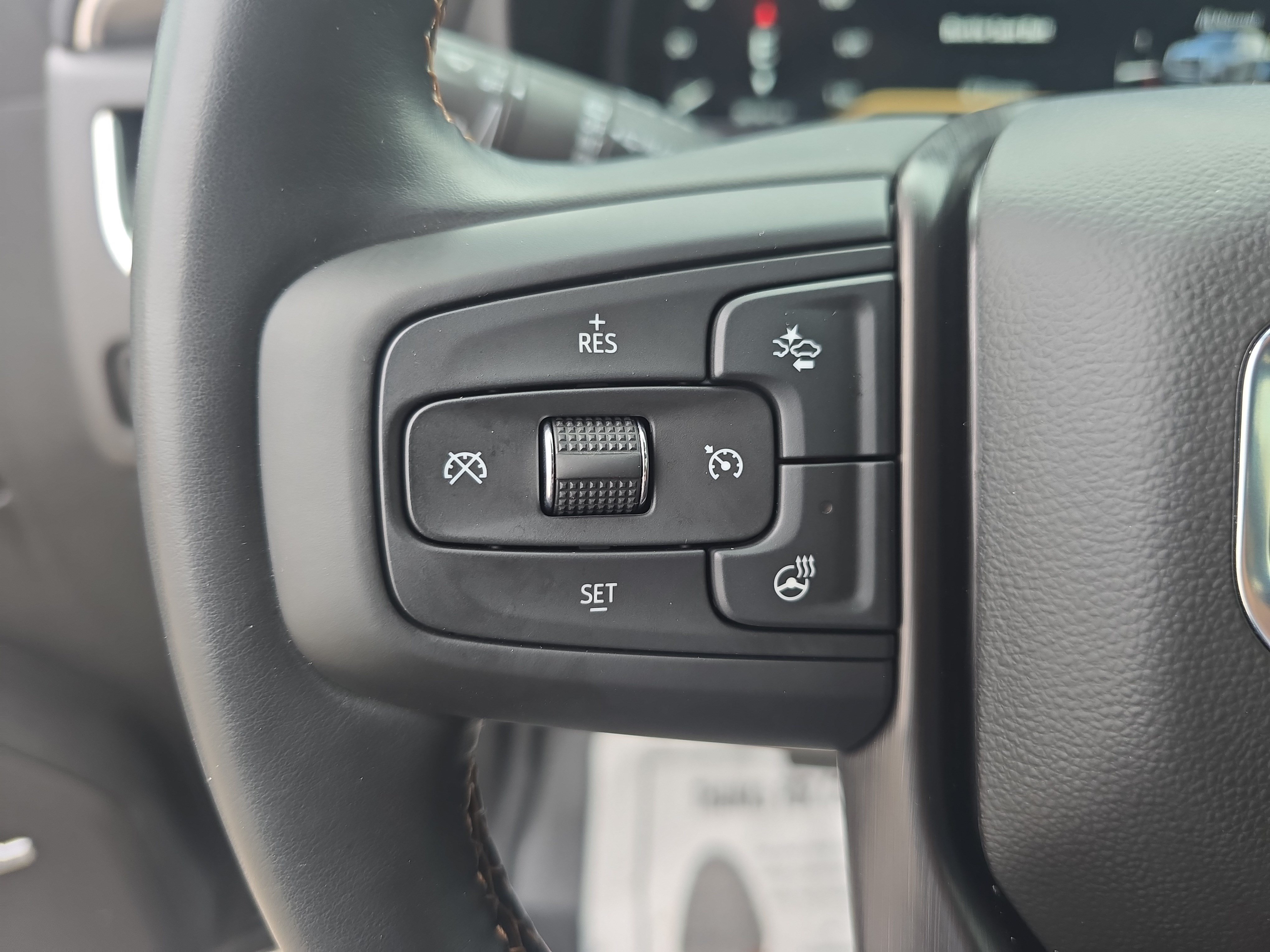 Used 2024 GMC Yukon XL AT4 w/ Technology Package AWD/4WD image 17