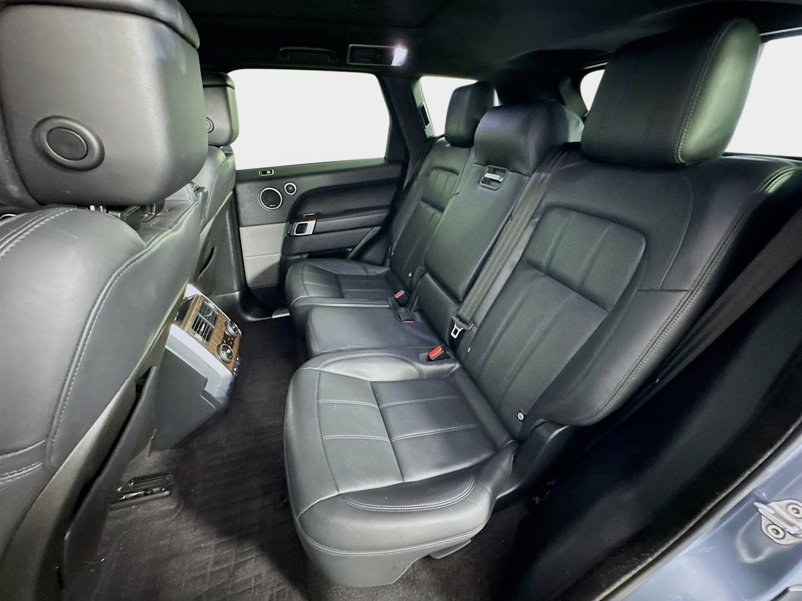 Used 2020 Land Rover Range Rover Sport HSE image 25