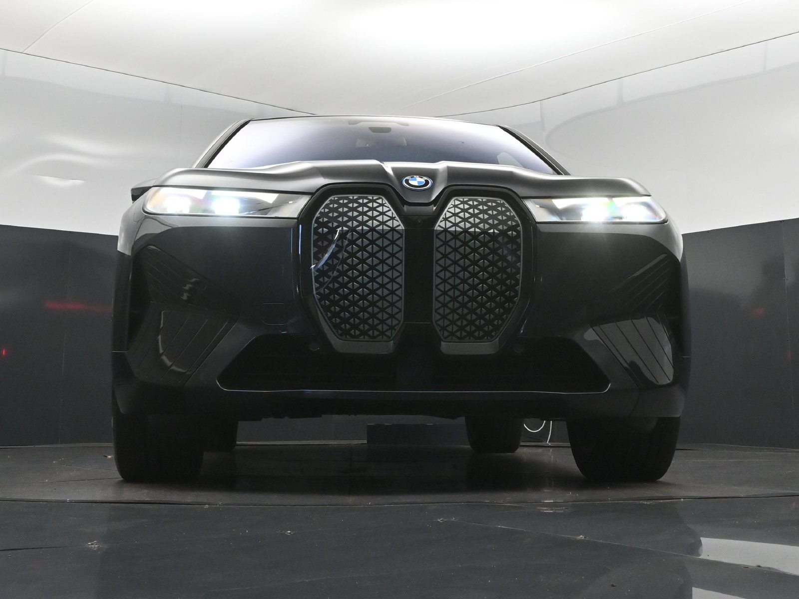 Certified 2024 BMW iX xDrive50 w/ Premium Package AWD/4WD image 45