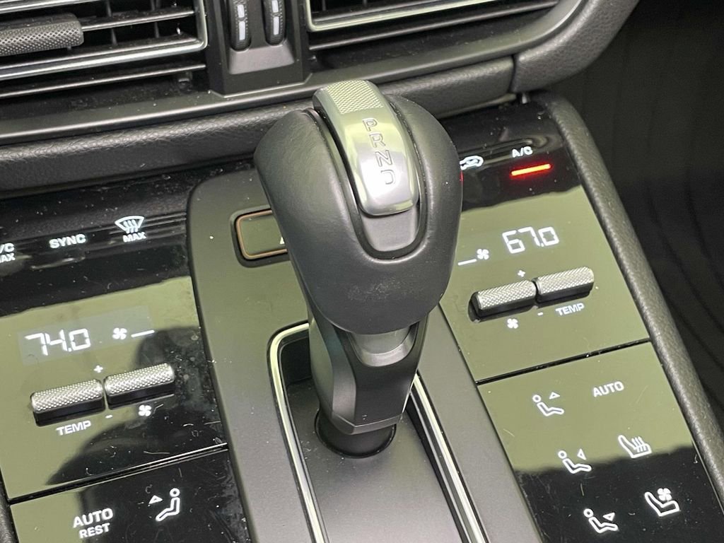 Certified 2023 Porsche Macan image 34