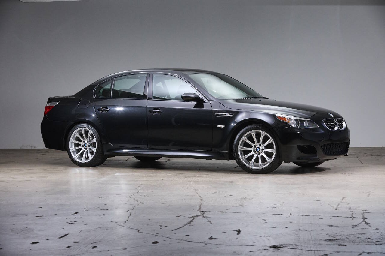 Used 2006 BMW M5 RWD image 1