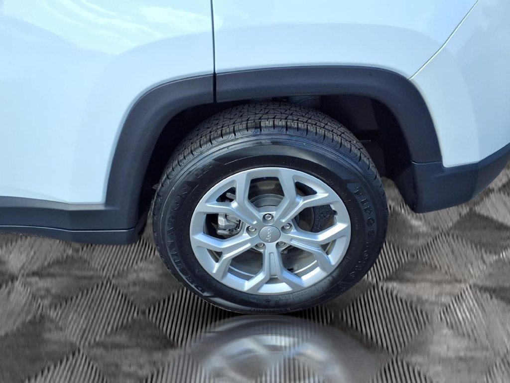 Used 2024 Jeep Compass Latitude AWD/4WD image 27