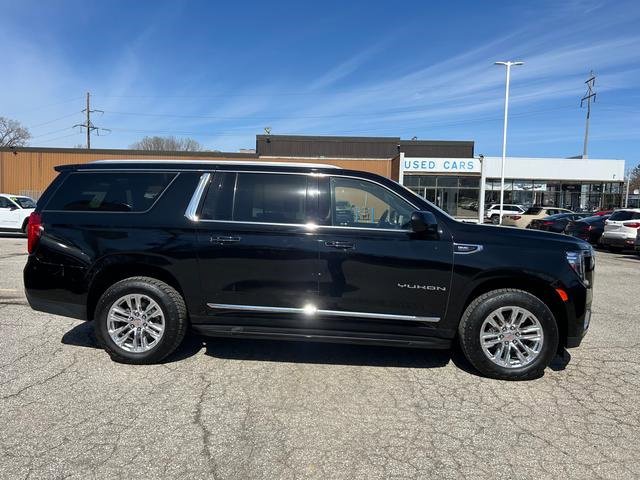 Used 2023 GMC Yukon XL SLT image 2