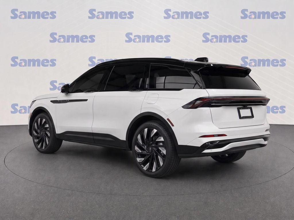 Used 2025 Lincoln Nautilus Reserve AWD/4WD image 4