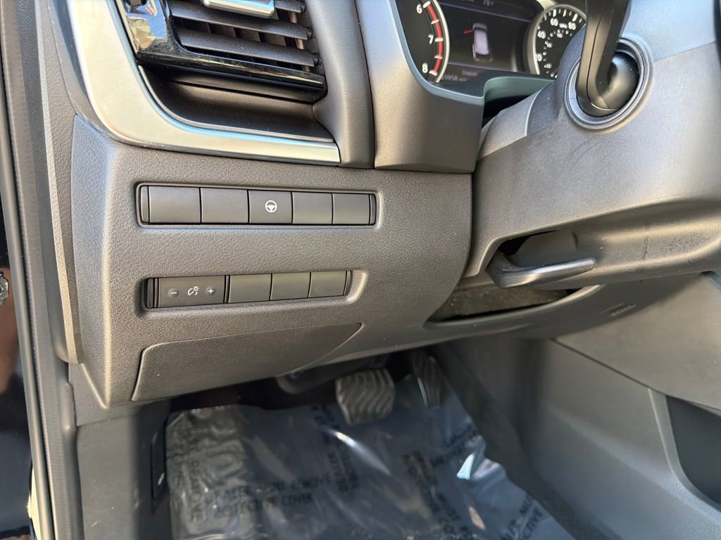 Used 2022 Nissan Rogue SV FWD image 20