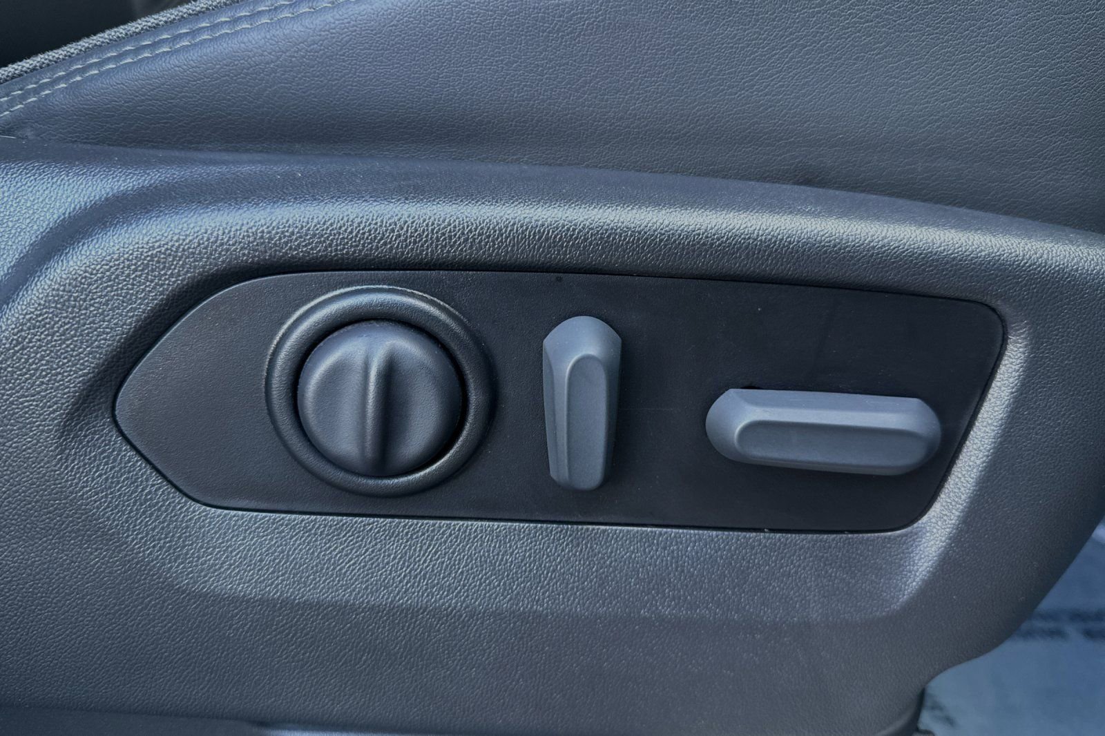 Used 2022 Chevrolet Silverado 1500 High Country w/ Z71 Off-Road Package image 22