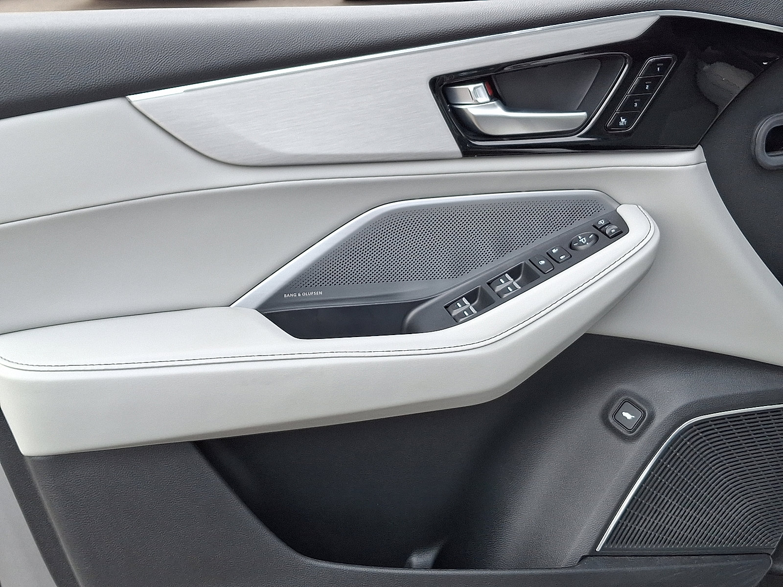 Certified 2025 Acura MDX w/ Technology Package image 13