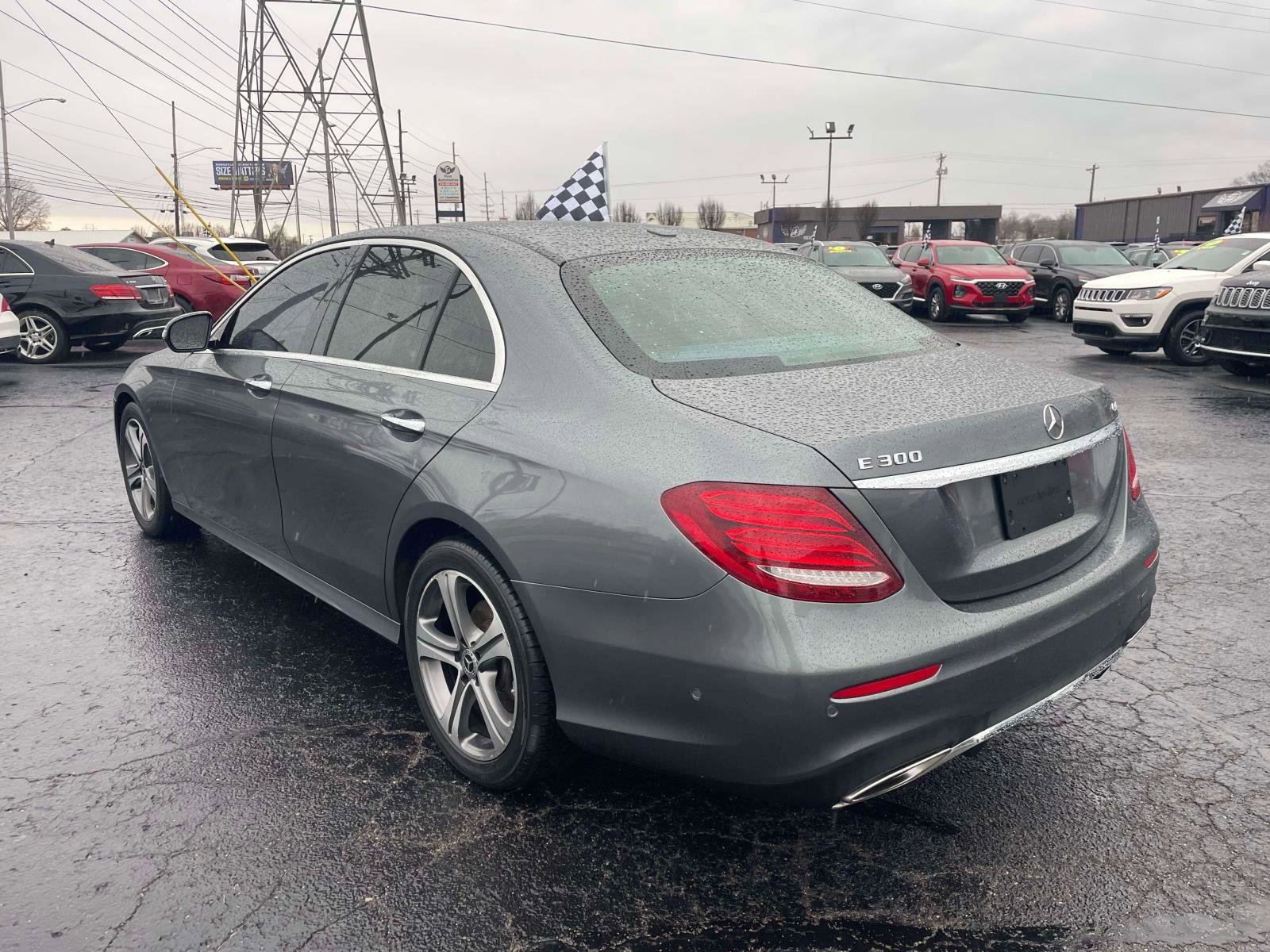 Used 2017 Mercedes-Benz E 300 E 300 Luxury 4MATIC Sedan AWD image 3