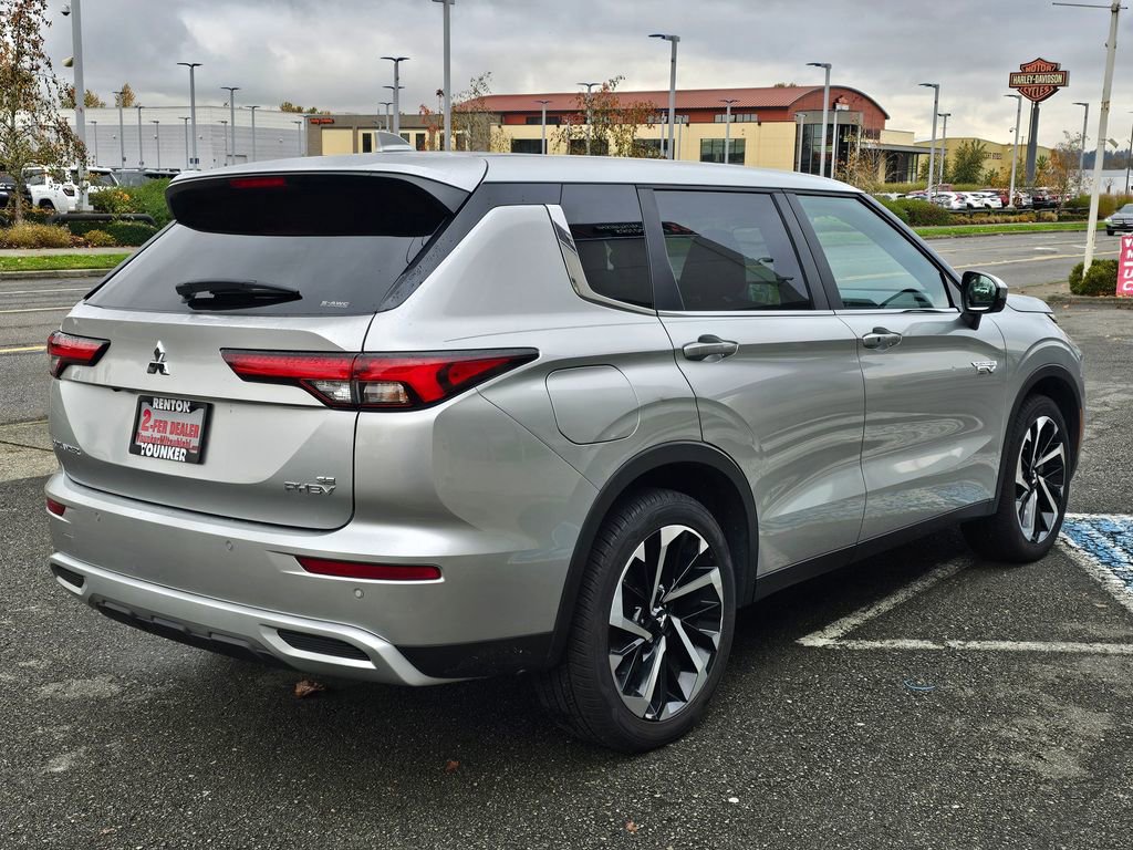 Used 2023 Mitsubishi Outlander SE image 5