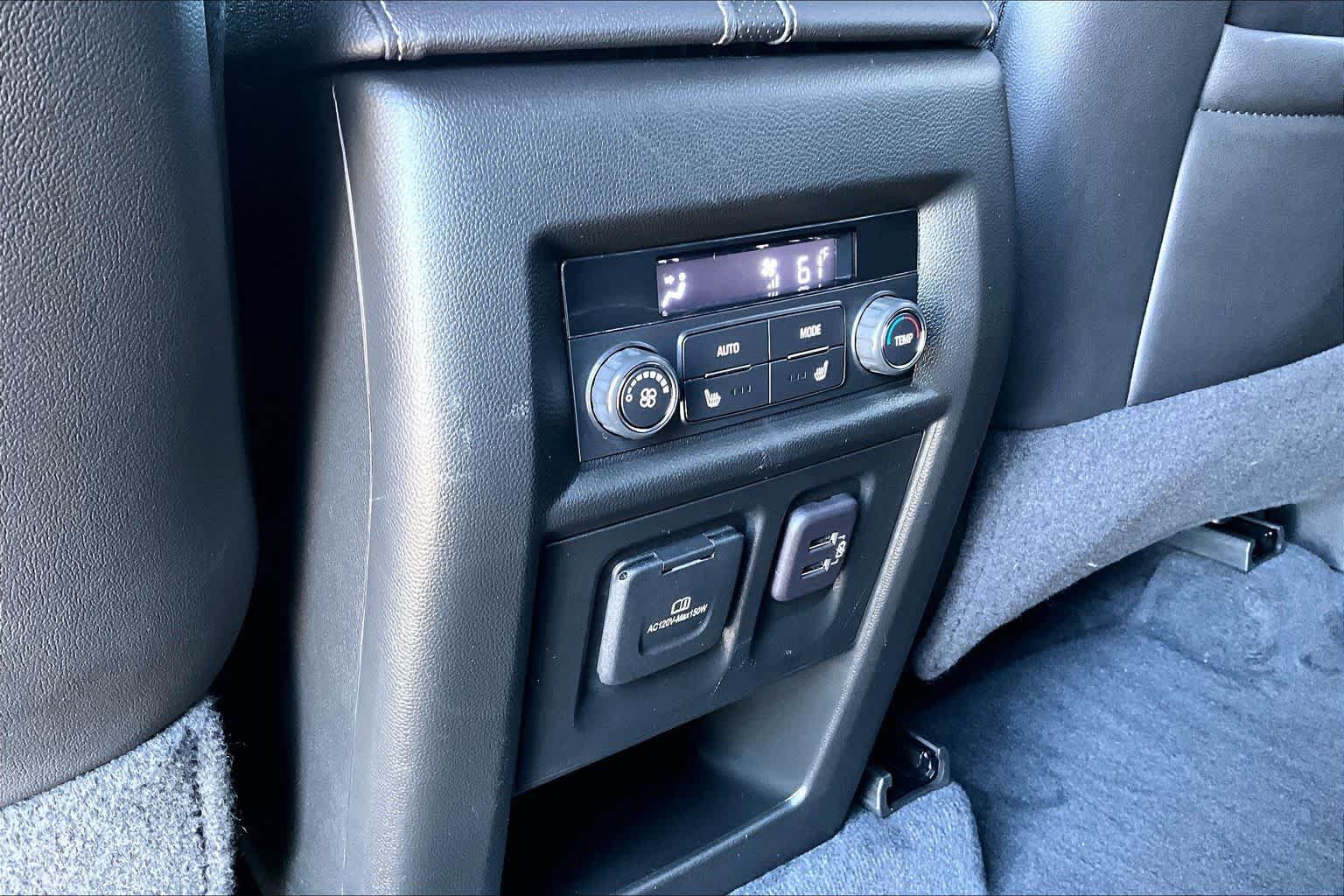 Used 2023 Chevrolet Traverse Premier FWD image 32