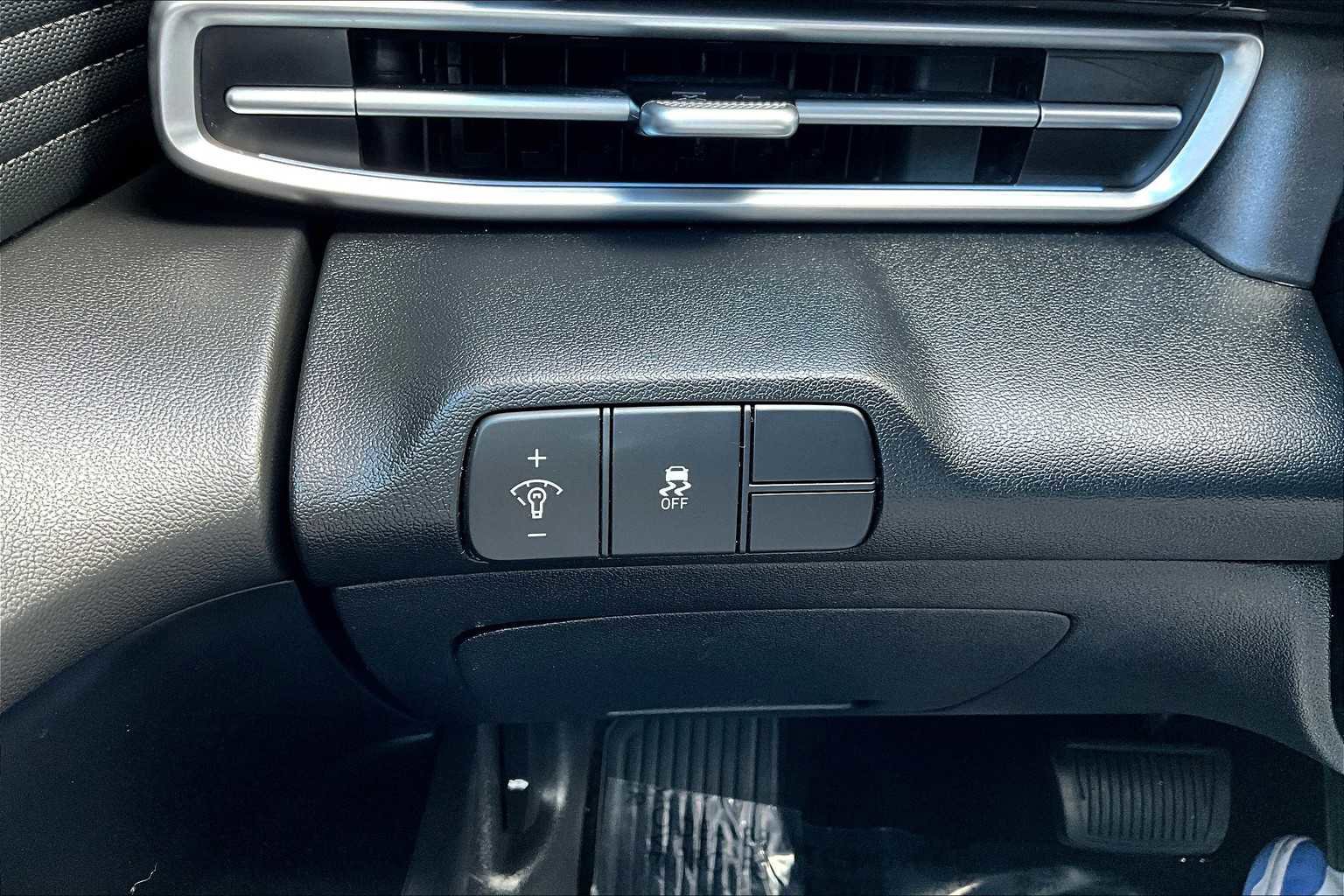 Used 2024 Hyundai Elantra SEL w/ Convenience Package image 35