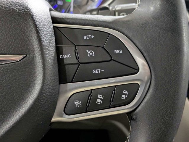 Used 2023 Chrysler Pacifica Touring-L FWD image 27