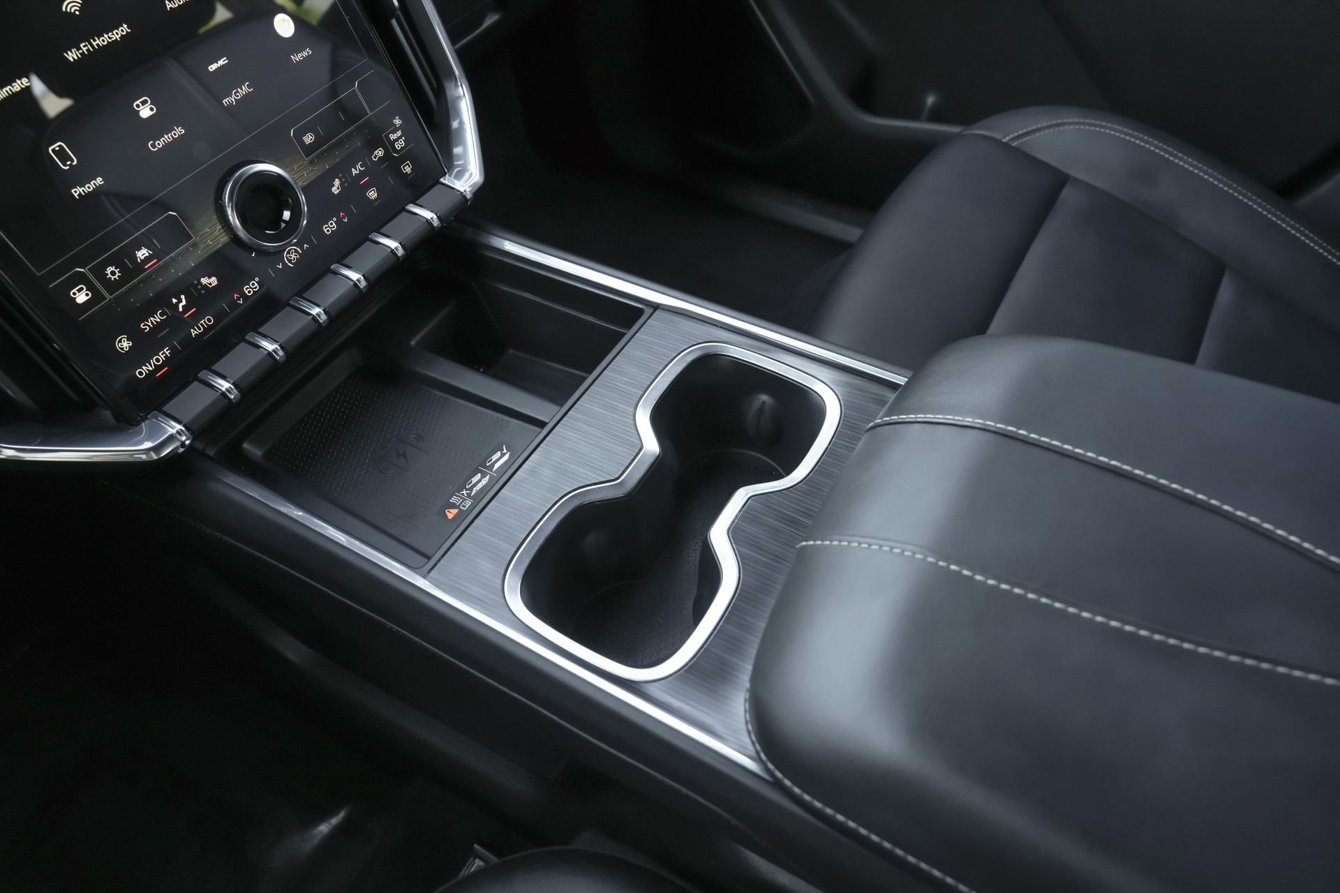 Used 2024 GMC Acadia Elevation image 12