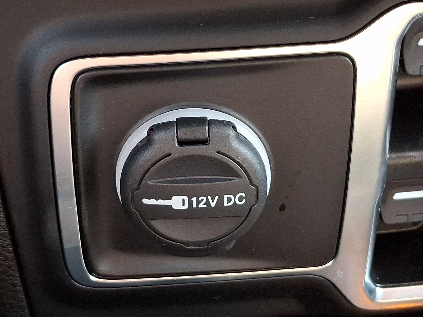 Certified 2025 Jeep Wrangler Sahara w/ Safety Group AWD/4WD image 24