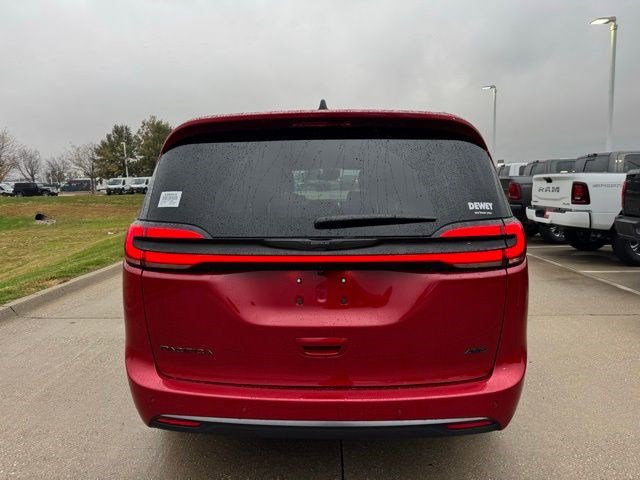 New 2026 Chrysler Pacifica Select image 6