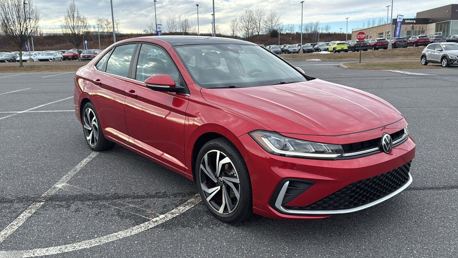 Used 2025 Volkswagen Jetta SEL image 1