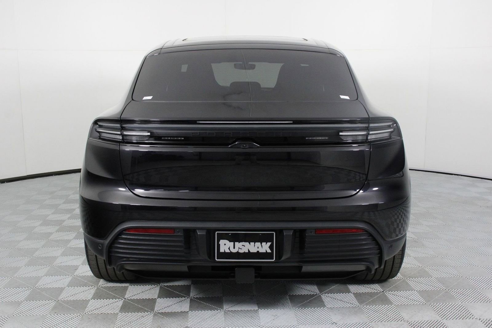 Certified 2025 Porsche Macan 4S Electric image 6