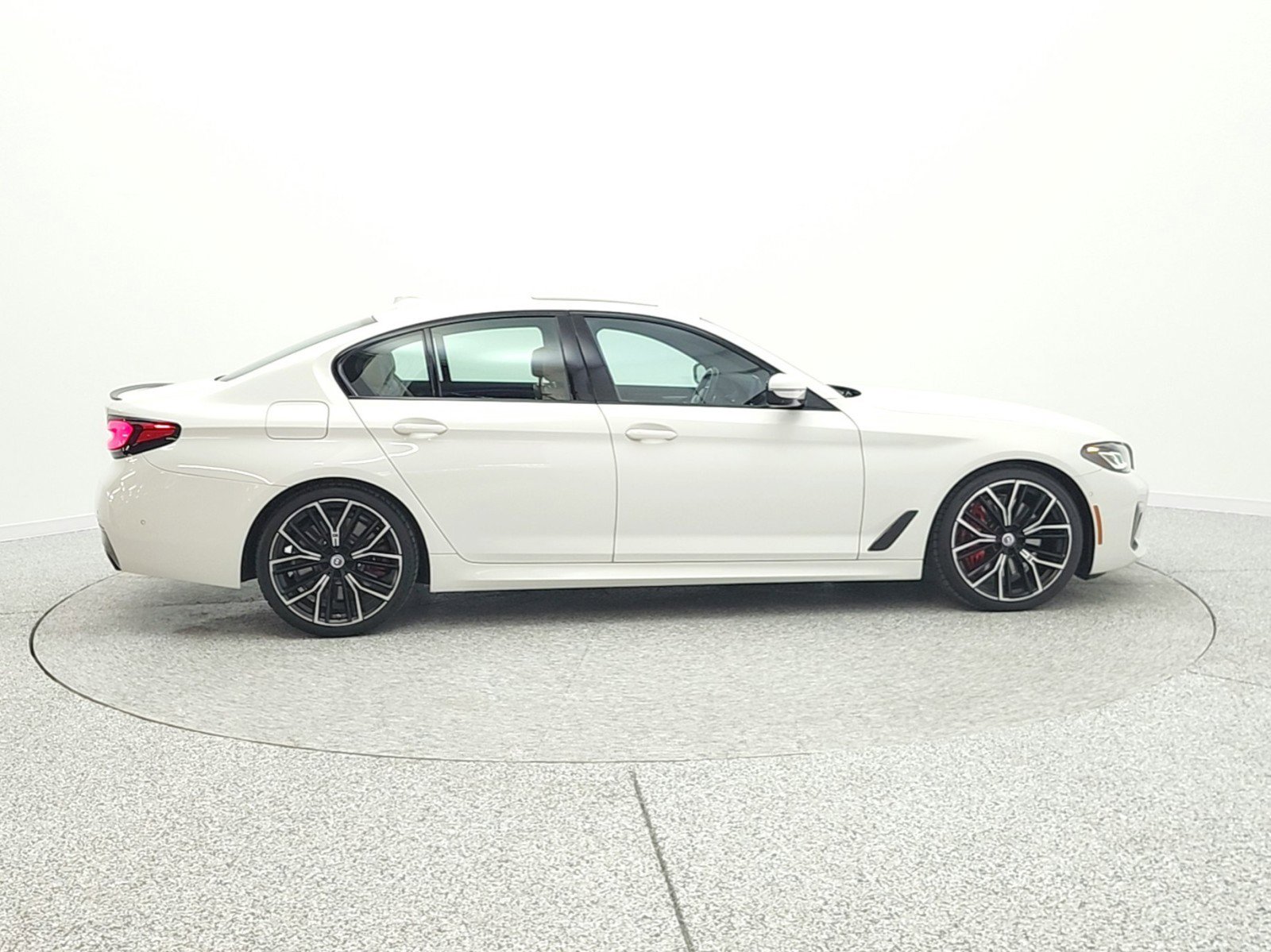 Used 2023 BMW M550i xDrive image 5
