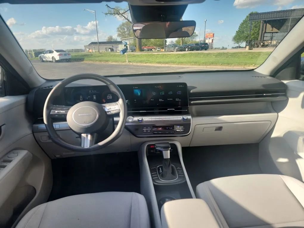 Used 2025 Hyundai Kona SEL image 6