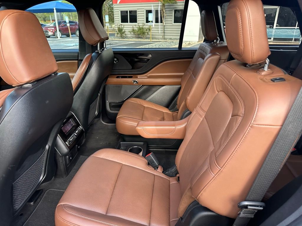Used 2023 Lincoln Aviator Reserve w/ Equipment Group 201A RWD image 16