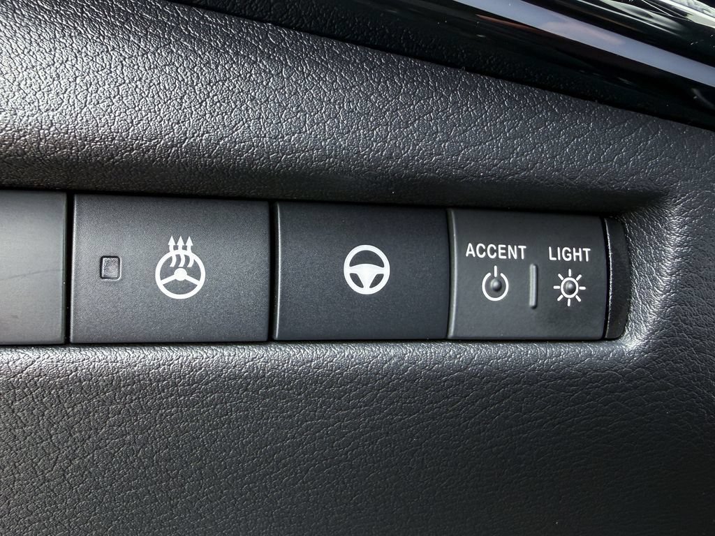 Certified 2025 Nissan Kicks SR w/ SR Premium Package AWD/4WD image 26