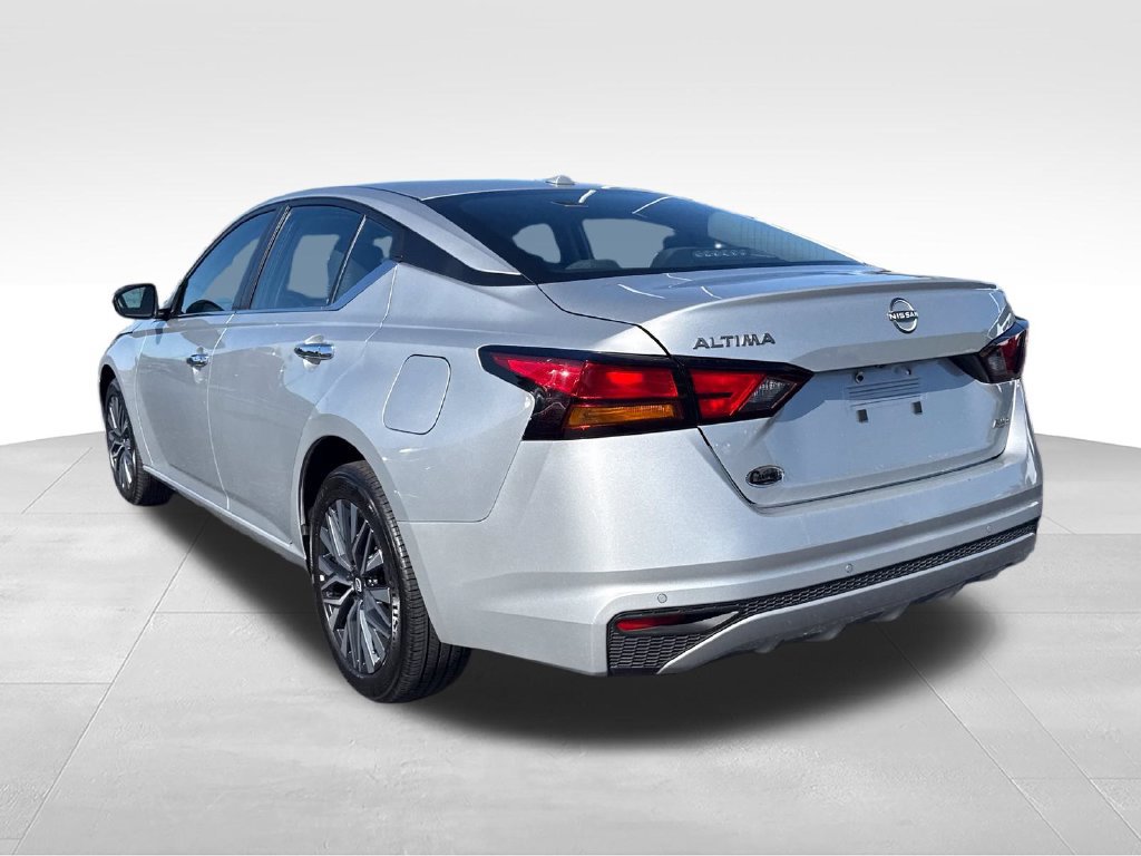 Used 2025 Nissan Altima 2.5 SV AWD/4WD image 3