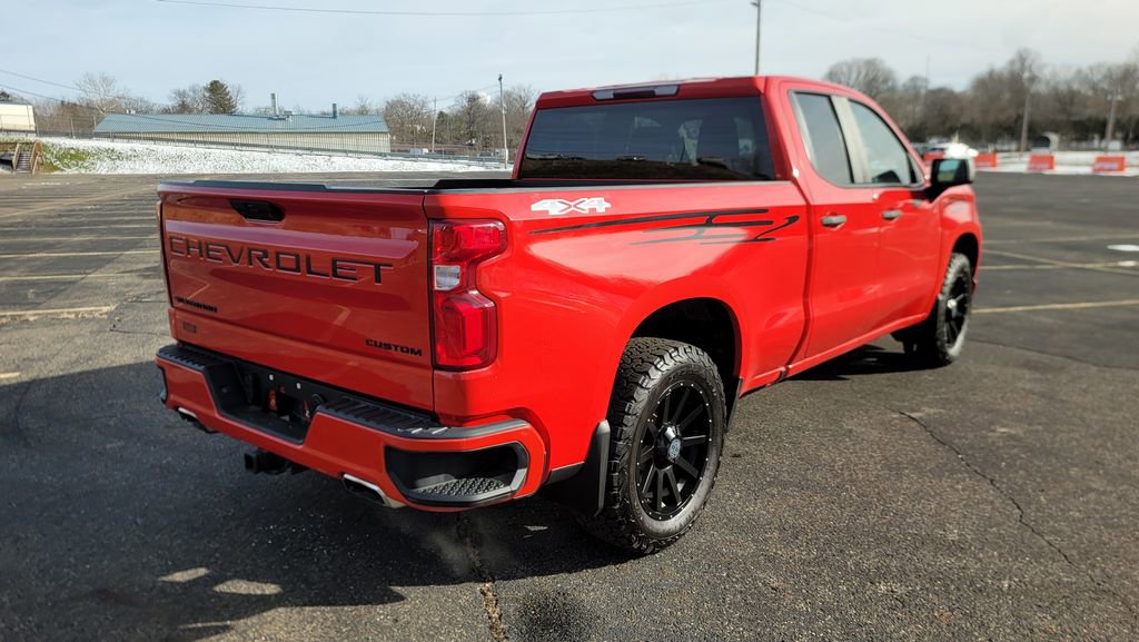 Used 2021 Chevrolet Silverado 1500 Custom w/ LPO, Dark Essentials Package image 12