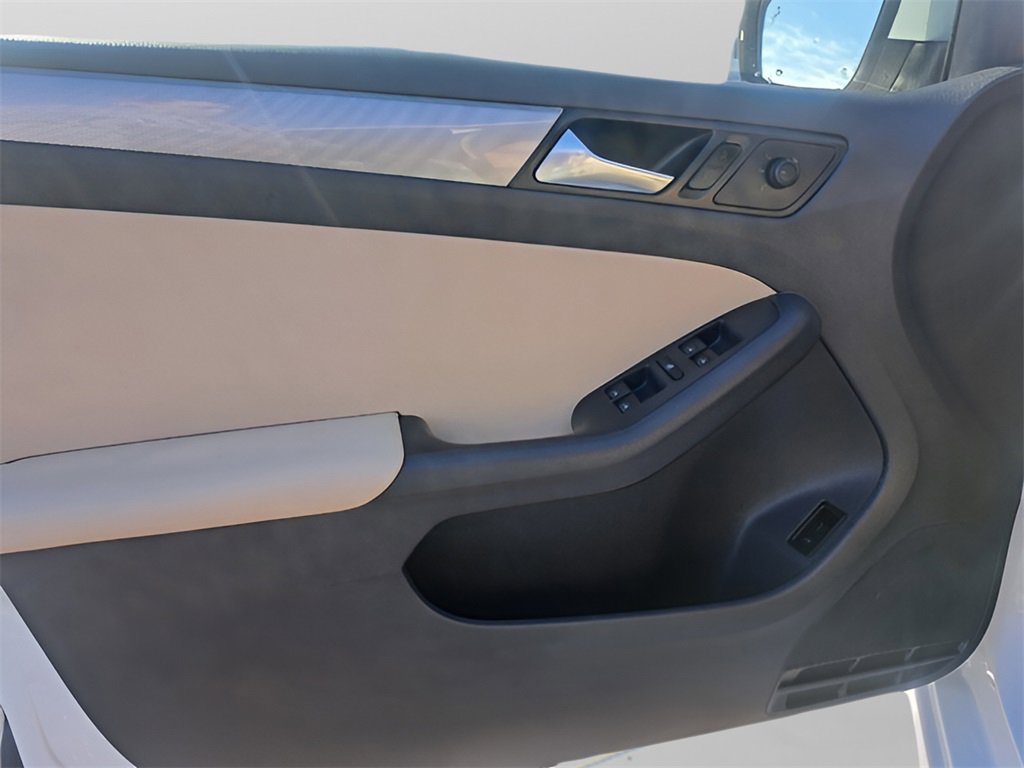 Used 2017 Volkswagen Jetta SE image 29