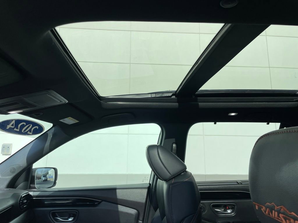 Used 2024 Honda Pilot TrailSport image 32