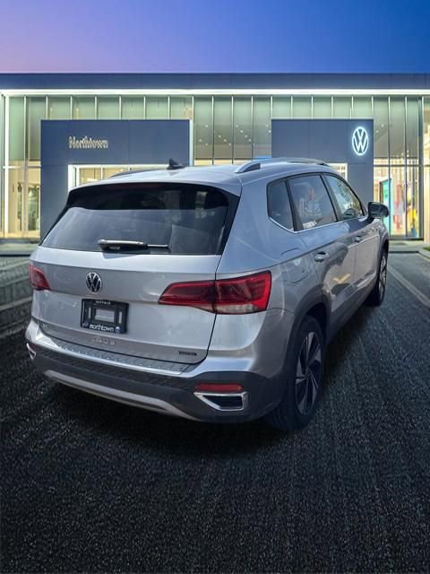 Used 2024 Volkswagen Taos SE AWD/4WD image 7