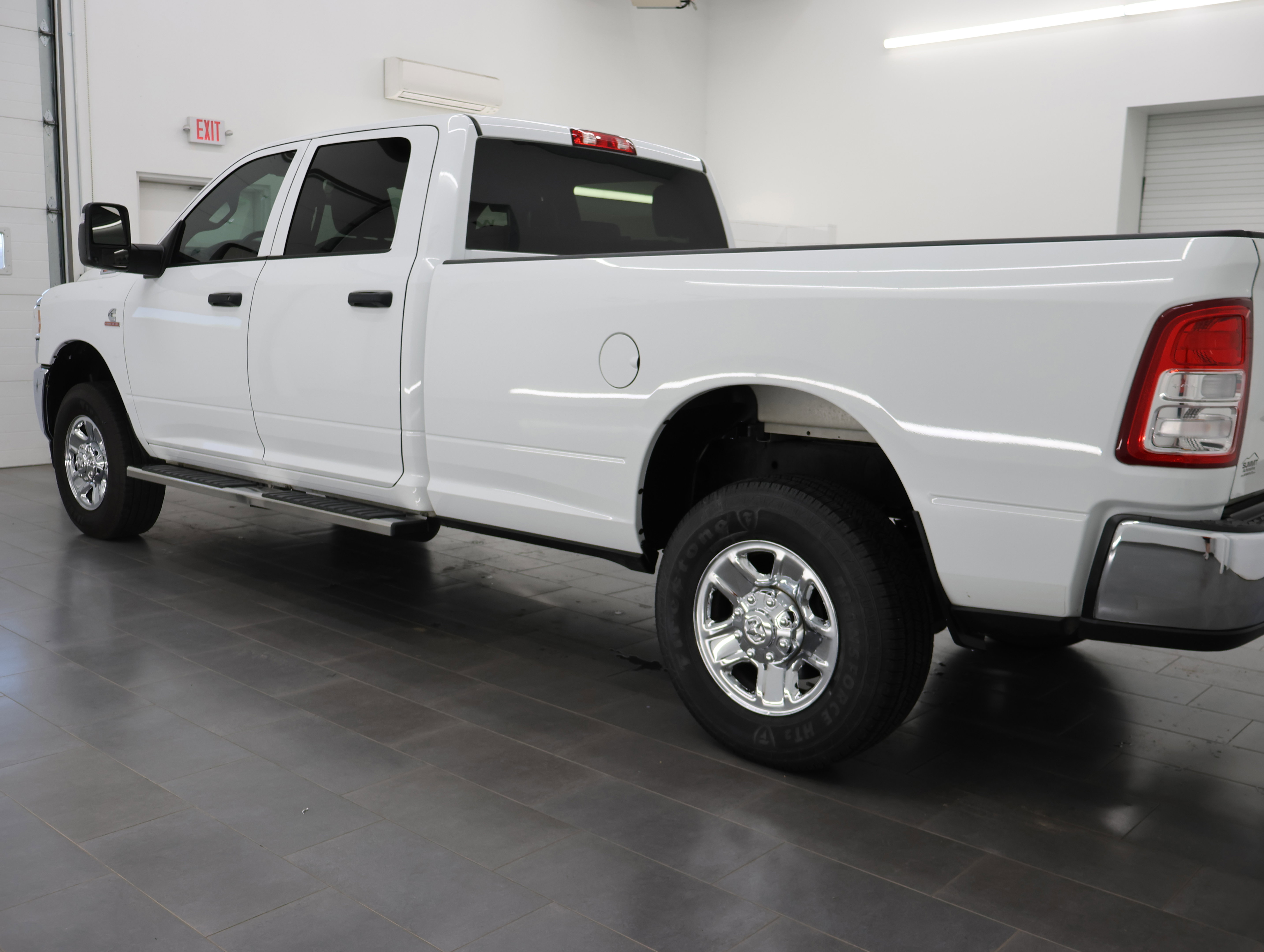 Used 2024 RAM 3500 Tradesman w/ Chrome Appearance Group AWD/4WD image 6