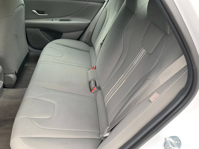 Certified 2024 Hyundai Elantra SEL FWD image 18