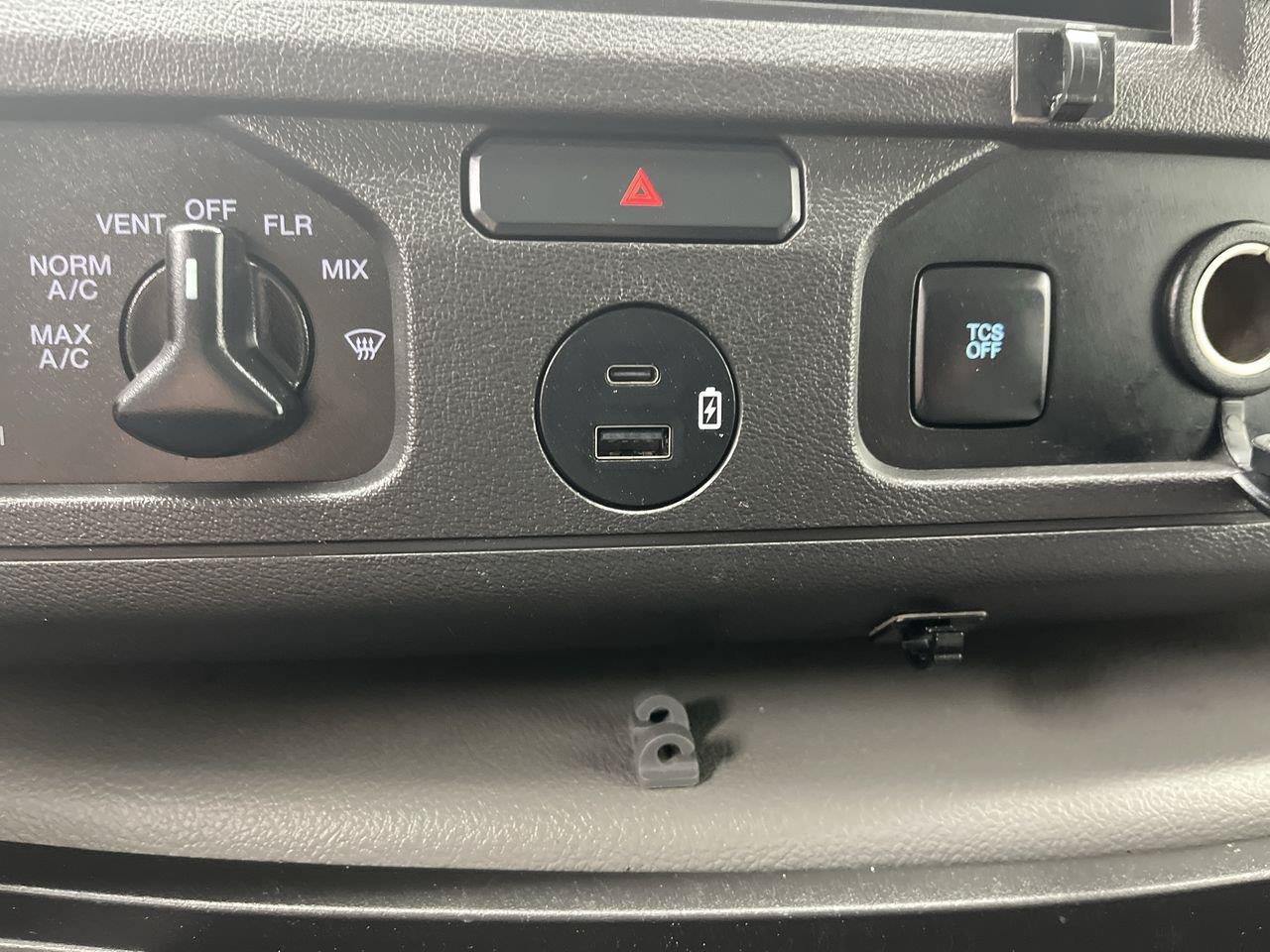 Used 2022 Ford E-350 and Econoline 350 Super Duty w/ Power Windows & Locks Group RWD image 17