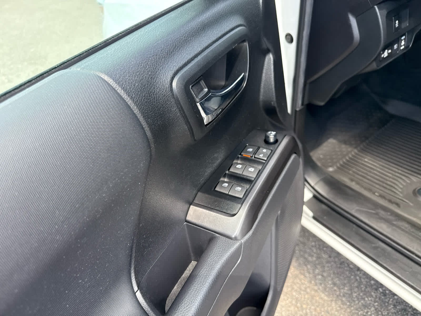 Used 2022 Toyota Tacoma TRD Sport AWD/4WD image 13