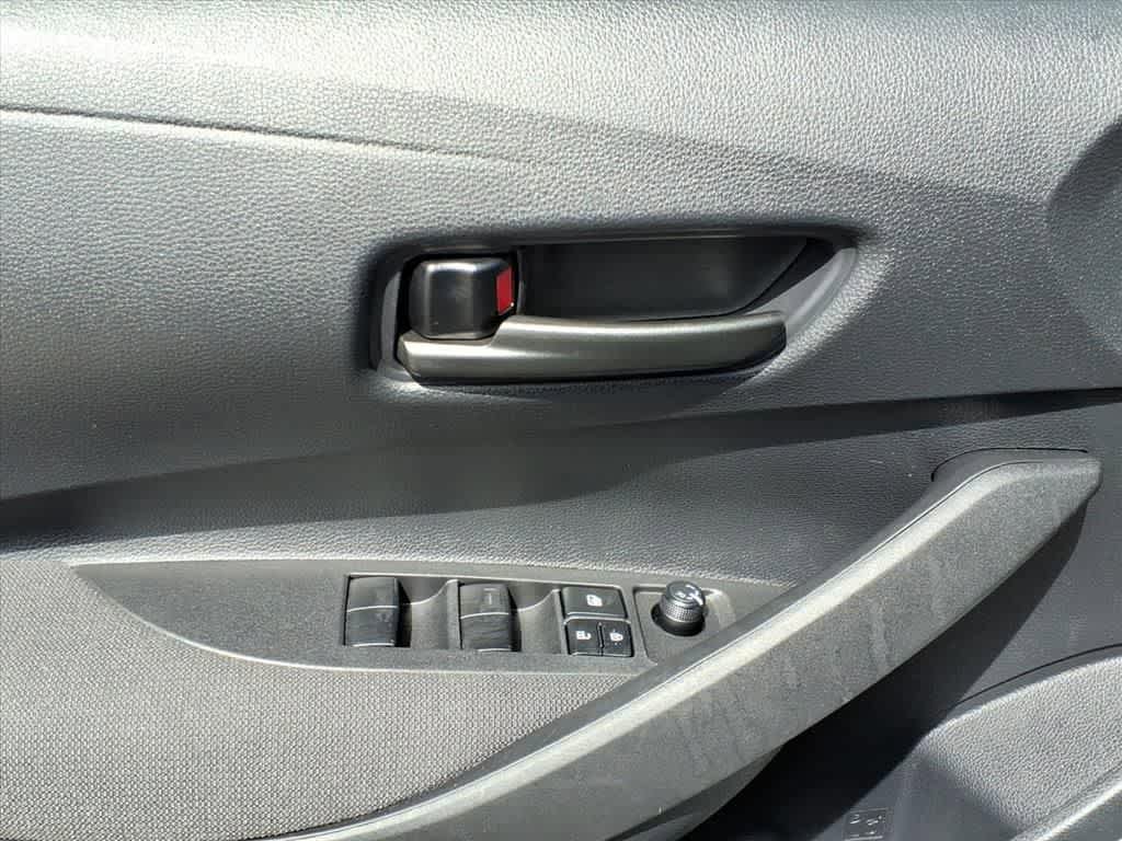 Used 2025 Toyota Corolla LE FWD image 14