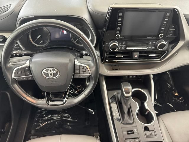Used 2020 Toyota Highlander XLE w/ Protection Package #3 AWD/4WD image 27