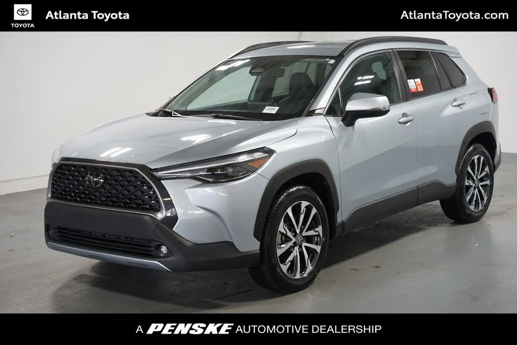 Used 2024 Toyota Corolla Cross XLE image 1